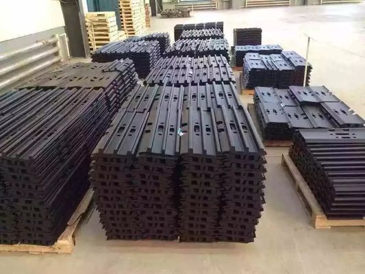 高耐久性 HRC37-49 Pc200 エグババター用 トリプルグルーザー・トラック・パッド用のトラック・シューズ