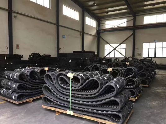 300X52.5X76 รถขุดขนาดเล็ก สายยาง ที่ได้รับการรักษาด้วยความร้อนสําหรับโรงงานซ่อมเครื่องจักรและ Kobelco